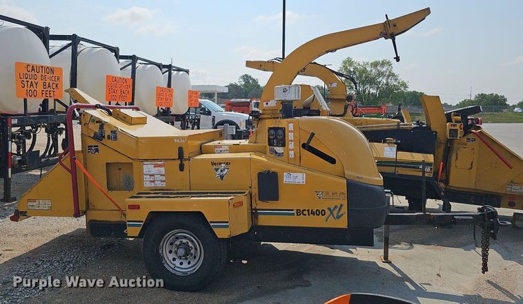 image for item DQ0138 2005 Vermeer BC1400 XL  wood chipper