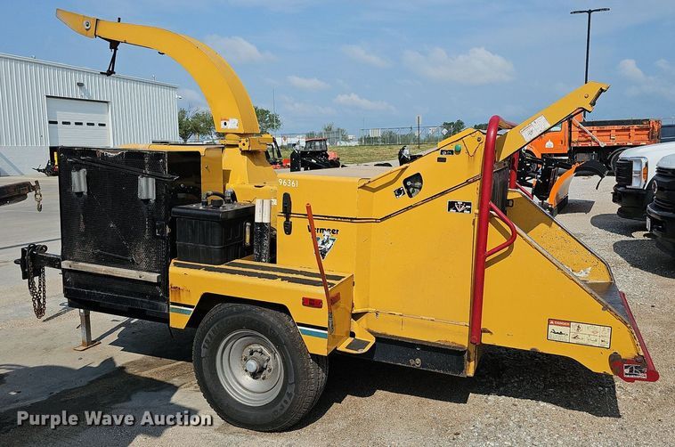 image for item DQ0138 2005 Vermeer BC1400 XL  wood chipper