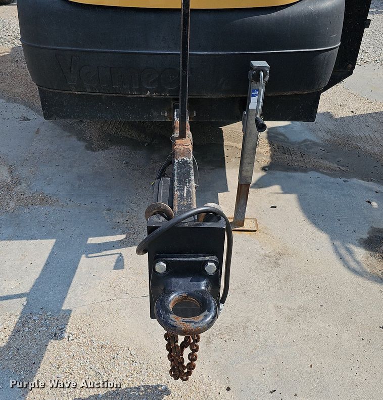 image for item DQ0138 2005 Vermeer BC1400 XL  wood chipper