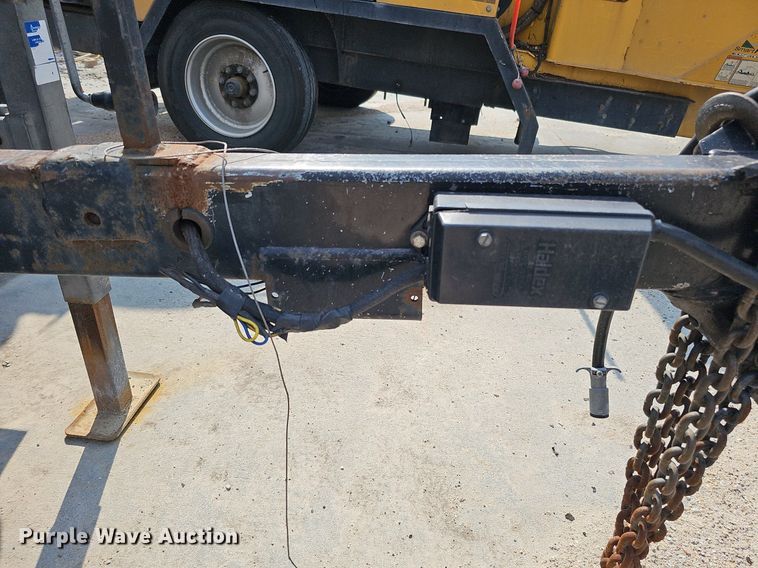 image for item DQ0138 2005 Vermeer BC1400 XL  wood chipper