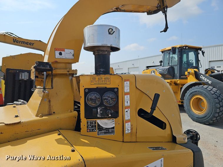 image for item DQ0138 2005 Vermeer BC1400 XL  wood chipper