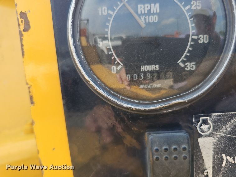 image for item DQ0138 2005 Vermeer BC1400 XL  wood chipper