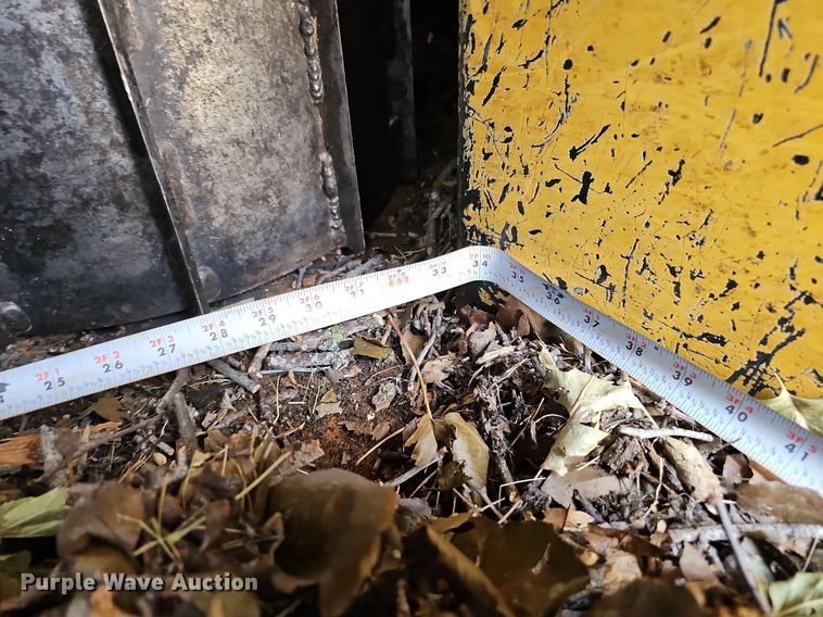 image for item DQ0138 2005 Vermeer BC1400 XL  wood chipper