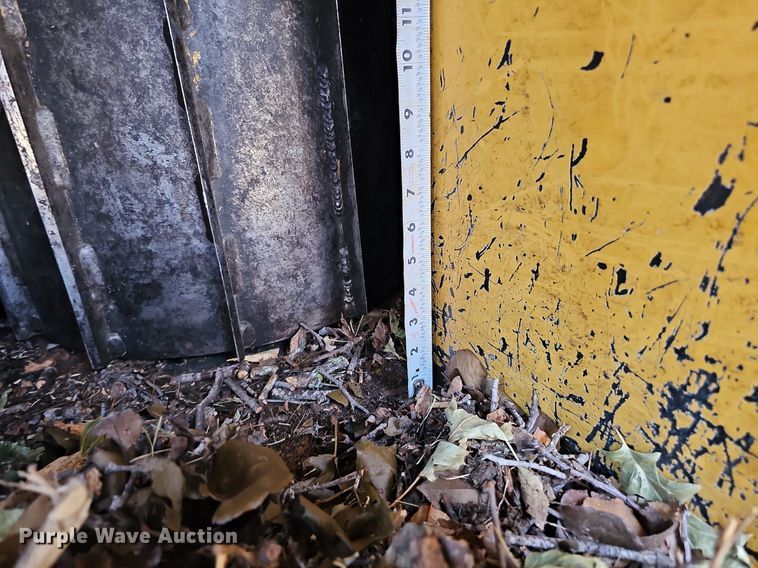 image for item DQ0138 2005 Vermeer BC1400 XL  wood chipper