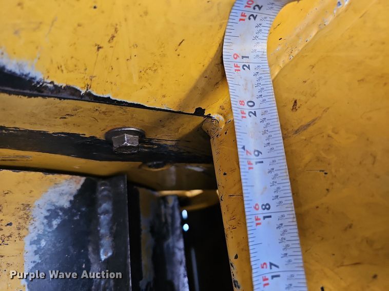 image for item DQ0138 2005 Vermeer BC1400 XL  wood chipper