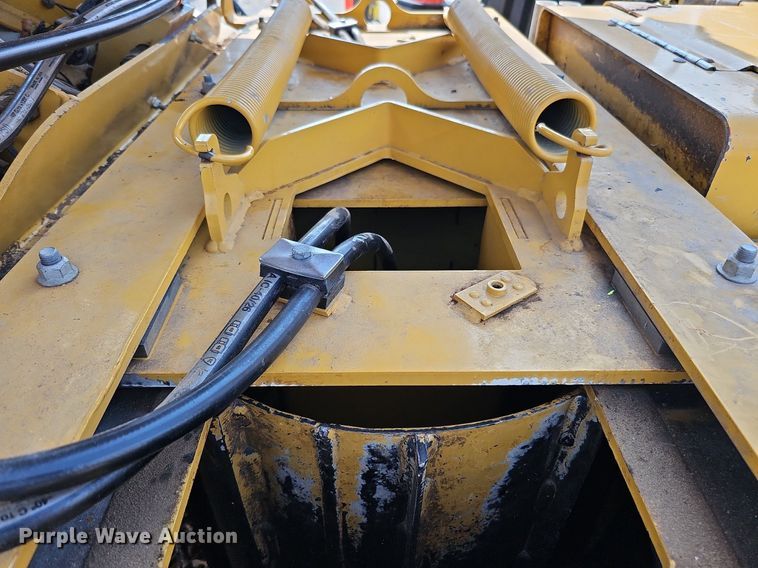 image for item DQ0138 2005 Vermeer BC1400 XL  wood chipper