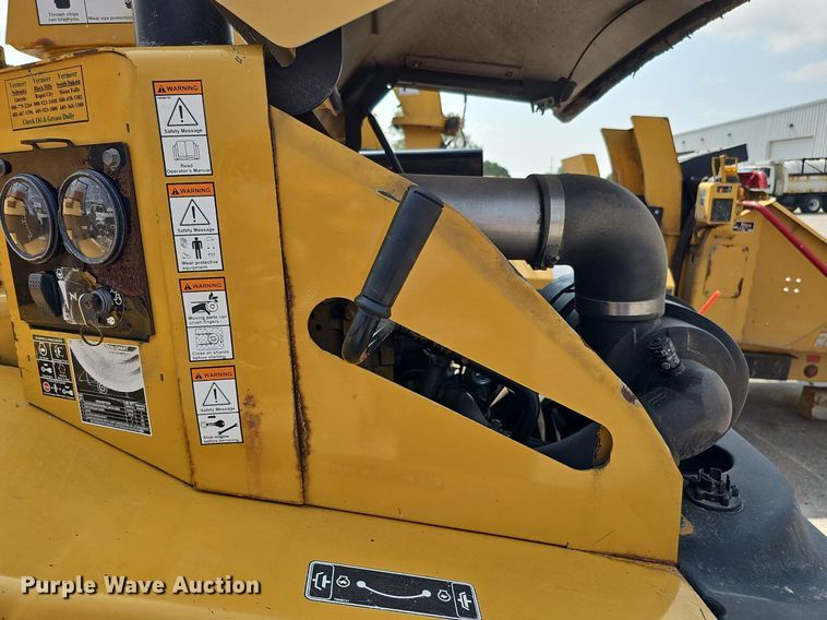 image for item DQ0138 2005 Vermeer BC1400 XL  wood chipper