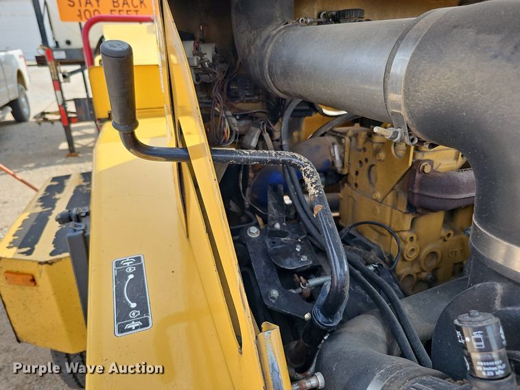 image for item DQ0138 2005 Vermeer BC1400 XL  wood chipper