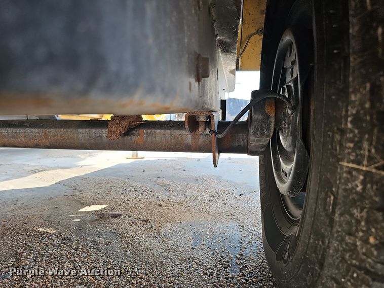 image for item DQ0138 2005 Vermeer BC1400 XL  wood chipper