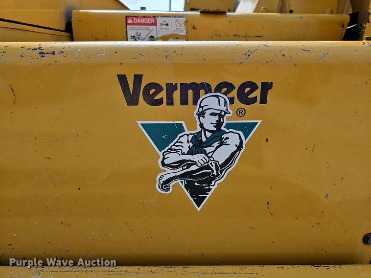 image for item DQ0138 2005 Vermeer BC1400 XL  wood chipper