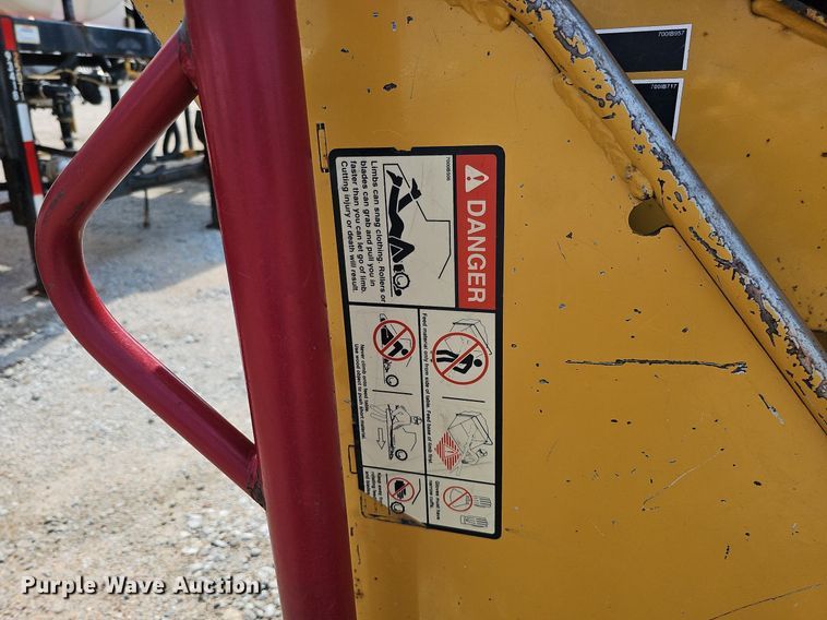 image for item DQ0138 2005 Vermeer BC1400 XL  wood chipper