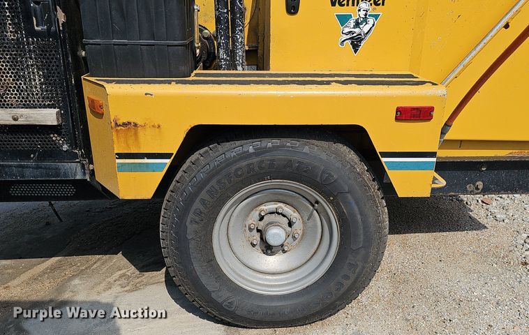 image for item DQ0138 2005 Vermeer BC1400 XL  wood chipper