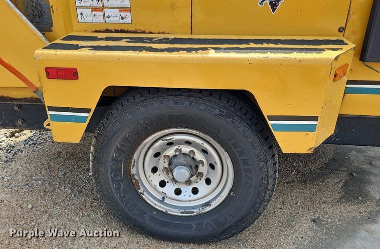 image for item DQ0138 2005 Vermeer BC1400 XL  wood chipper