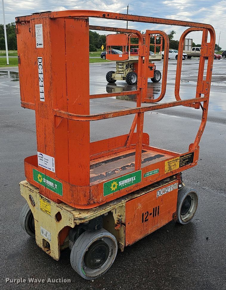 image for item DQ0144 2010 JLG 1230ES  vertical lift