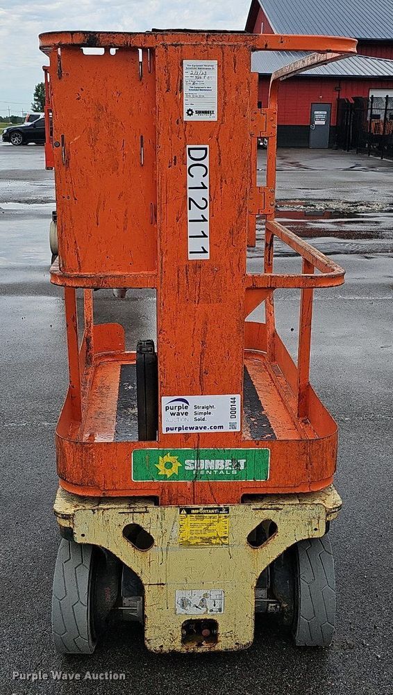 image for item DQ0144 2010 JLG 1230ES  vertical lift