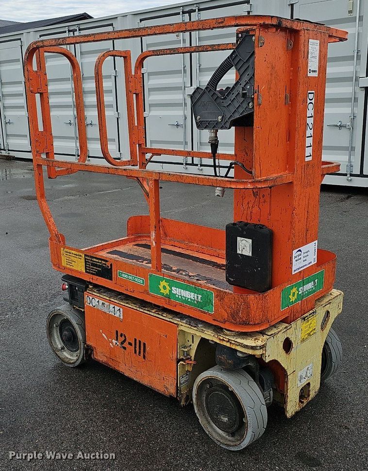 image for item DQ0144 2010 JLG 1230ES  vertical lift