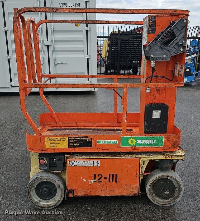 image for item DQ0144 2010 JLG 1230ES  vertical lift