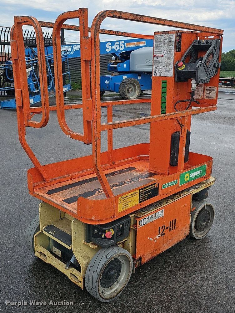 image for item DQ0144 2010 JLG 1230ES  vertical lift
