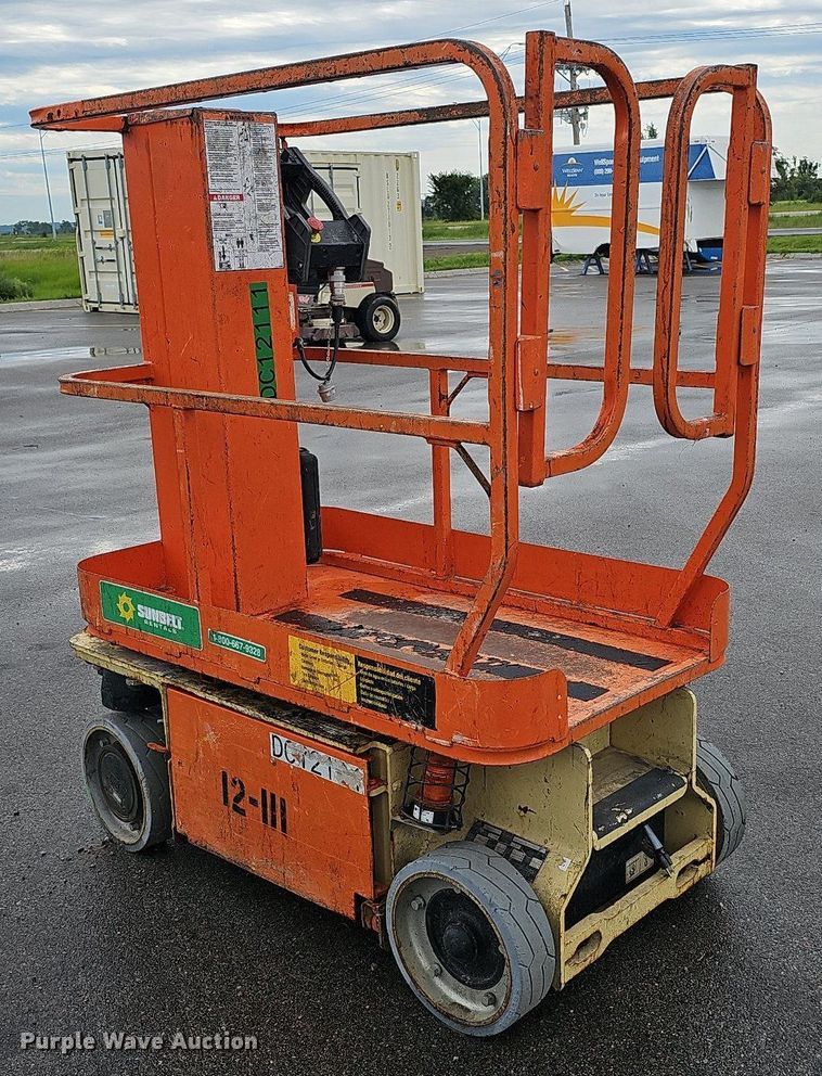 image for item DQ0144 2010 JLG 1230ES  vertical lift