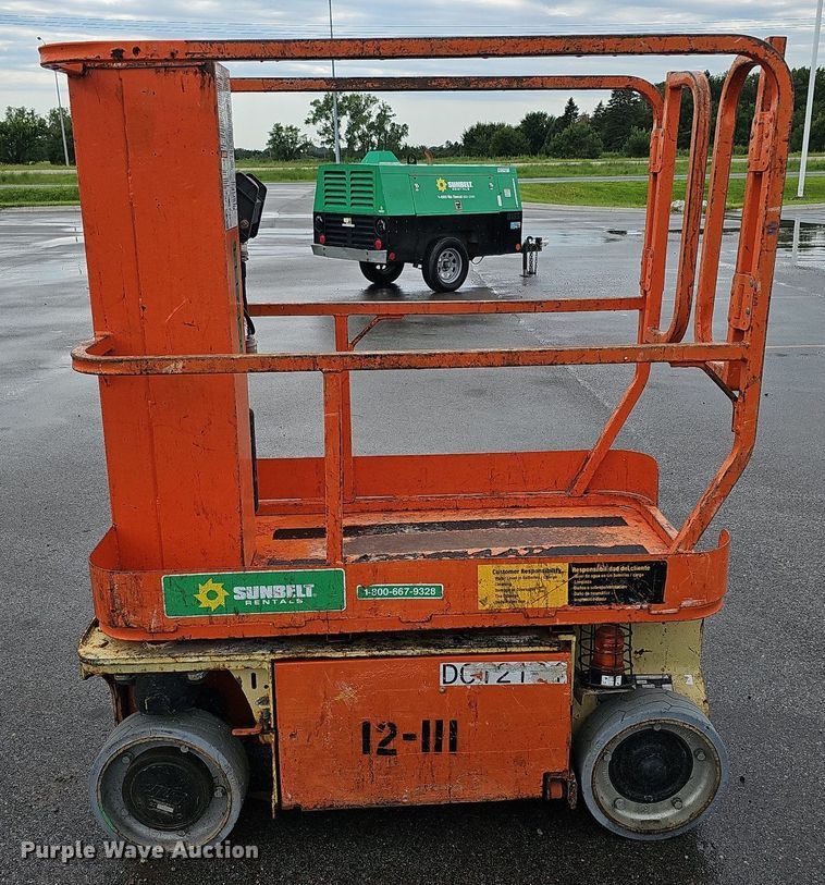 image for item DQ0144 2010 JLG 1230ES  vertical lift