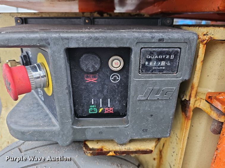 image for item DQ0144 2010 JLG 1230ES  vertical lift