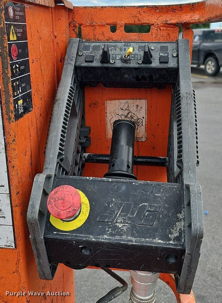 image for item DQ0144 2010 JLG 1230ES  vertical lift