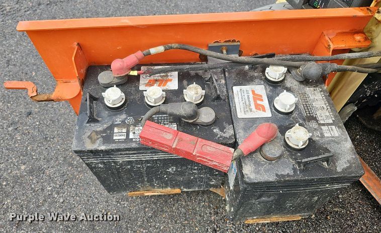 image for item DQ0144 2010 JLG 1230ES  vertical lift