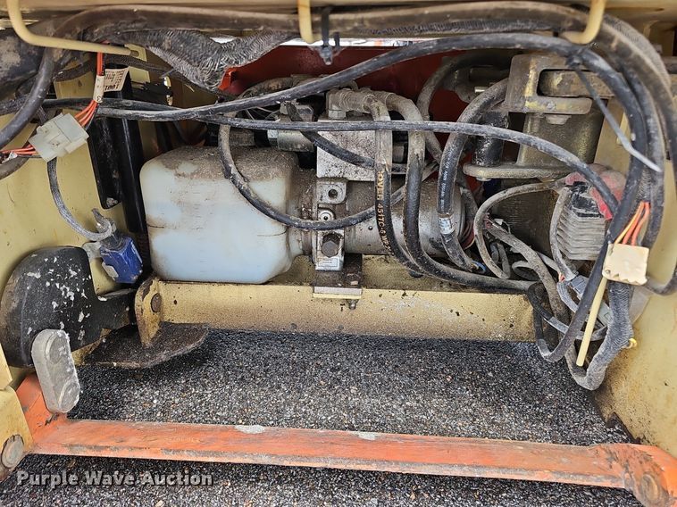 image for item DQ0144 2010 JLG 1230ES  vertical lift