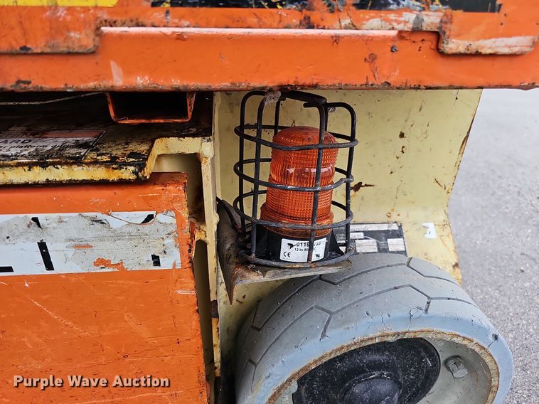 image for item DQ0144 2010 JLG 1230ES  vertical lift