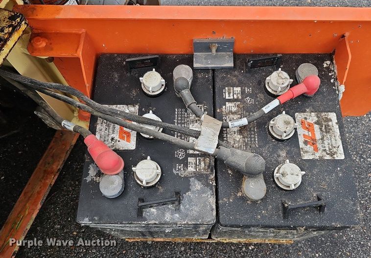 image for item DQ0144 2010 JLG 1230ES  vertical lift