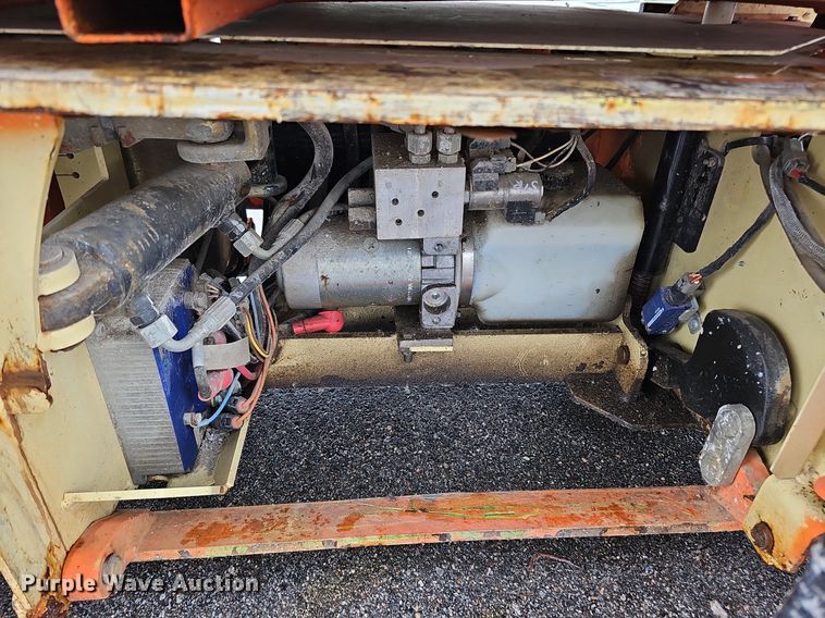 image for item DQ0144 2010 JLG 1230ES  vertical lift