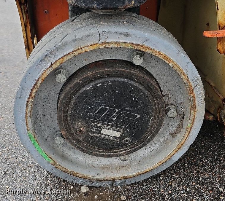 image for item DQ0144 2010 JLG 1230ES  vertical lift