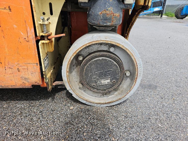 image for item DQ0144 2010 JLG 1230ES  vertical lift