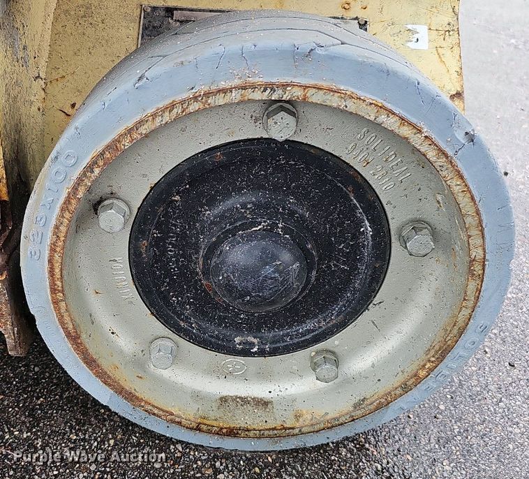 image for item DQ0144 2010 JLG 1230ES  vertical lift