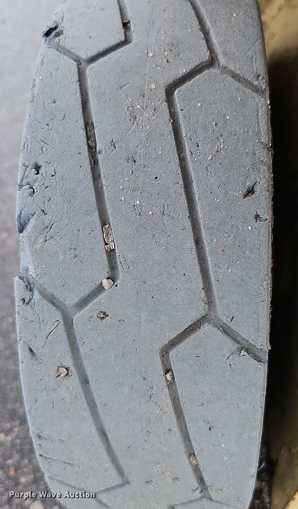 image for item DQ0144 2010 JLG 1230ES  vertical lift