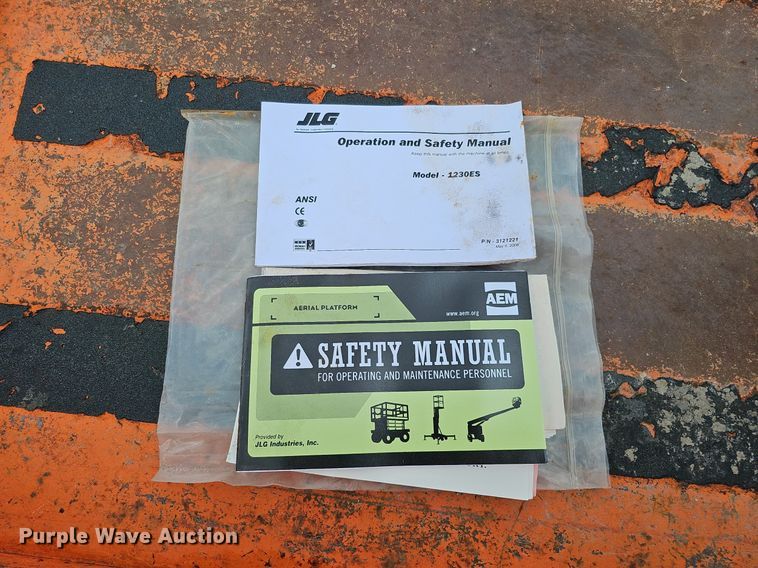 image for item DQ0144 2010 JLG 1230ES  vertical lift