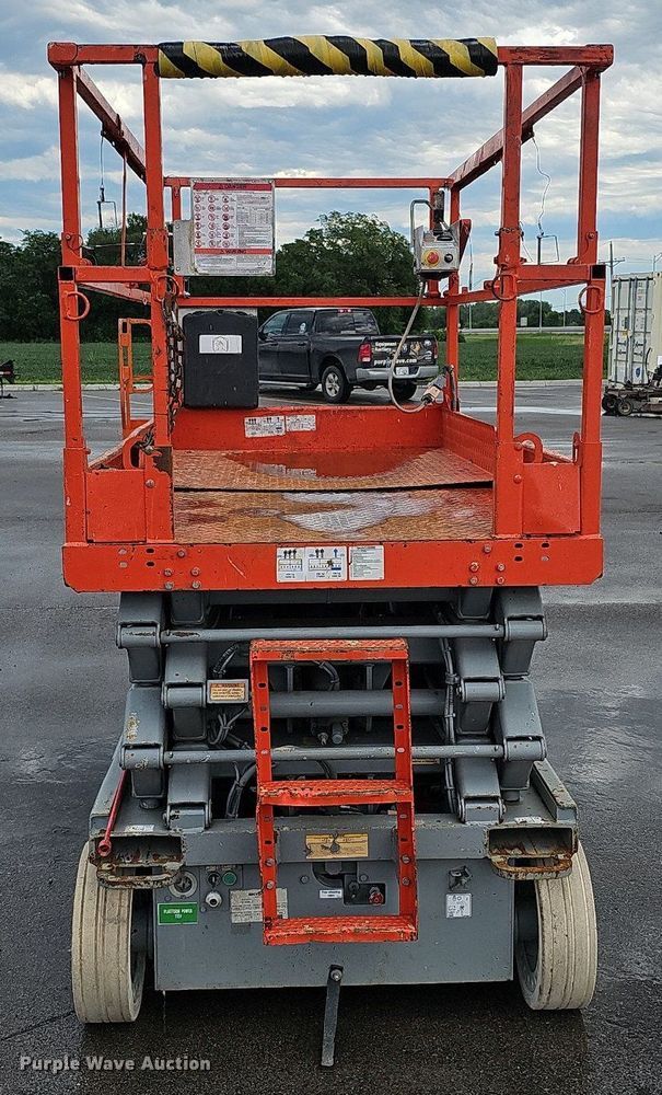 image for item DQ0145 2008 Skyjack SJIII 4626  scissor lift