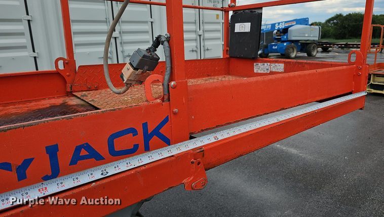 image for item DQ0145 2008 Skyjack SJIII 4626  scissor lift
