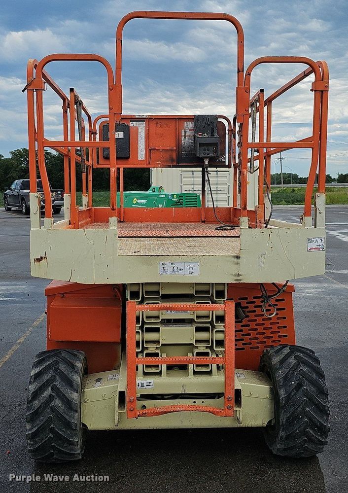 image for item DQ0148 JLG 260MRT  scissor lift