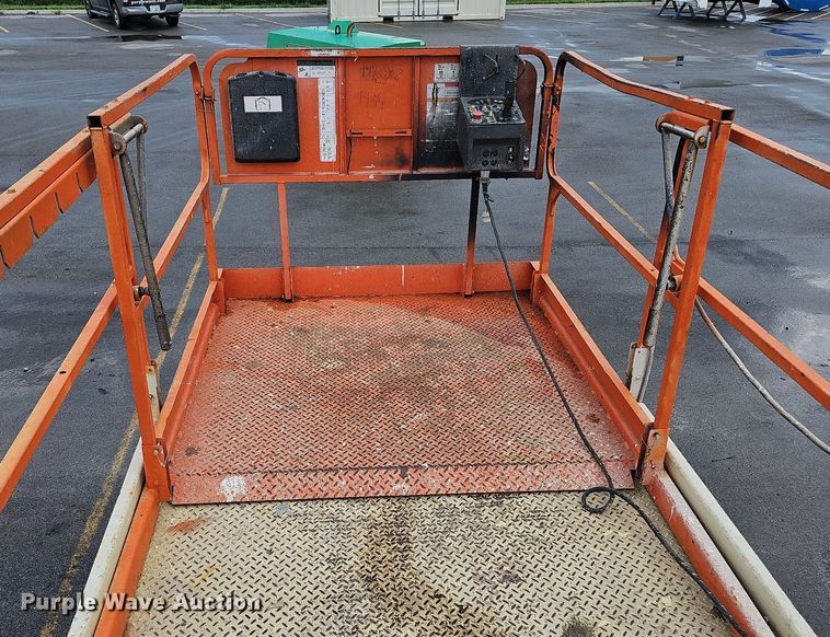 image for item DQ0148 JLG 260MRT  scissor lift