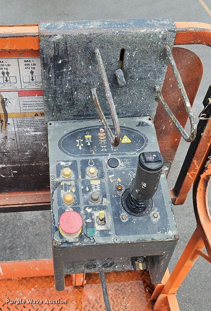 image for item DQ0148 JLG 260MRT  scissor lift