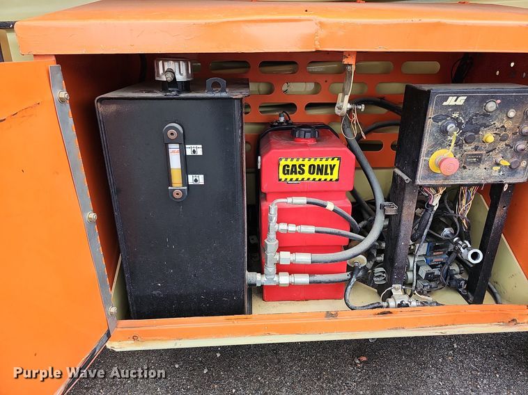 image for item DQ0148 JLG 260MRT  scissor lift