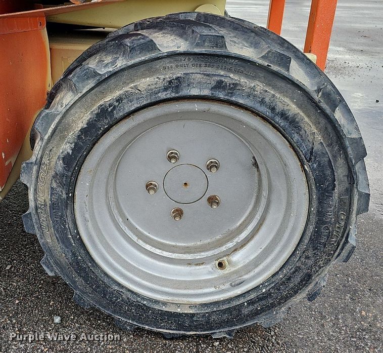 image for item DQ0148 JLG 260MRT  scissor lift