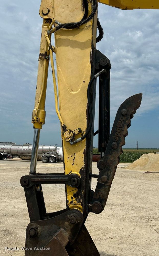 image for item DQ0871 2003 Kobelco SK115SRDZ  excavator
