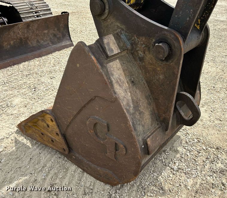 image for item DQ0871 2003 Kobelco SK115SRDZ  excavator