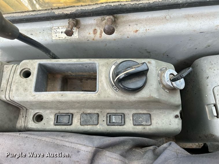 image for item DQ0871 2003 Kobelco SK115SRDZ  excavator