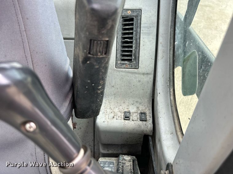 image for item DQ0871 2003 Kobelco SK115SRDZ  excavator