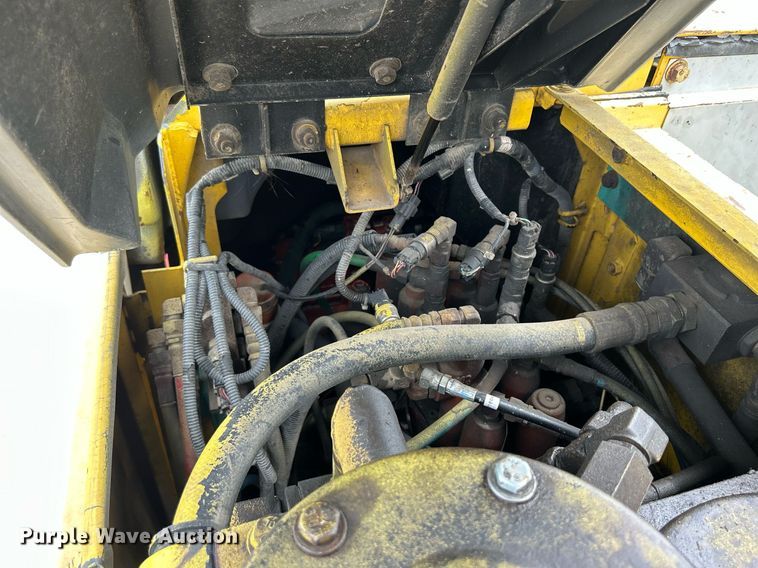 image for item DQ0871 2003 Kobelco SK115SRDZ  excavator