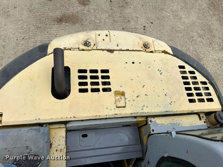 image for item DQ0871 2003 Kobelco SK115SRDZ  excavator