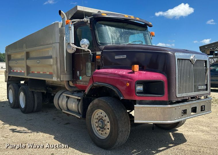 image for item DQ0893 2000 International 5600i  dump truck